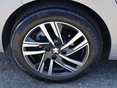 Peugeot 208 1.2 PureTech Allure Premium + EAT Euro 6 (s/s) 5dr 30
