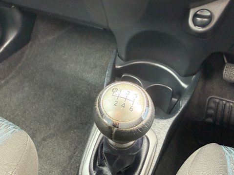 Toyota Yaris VVT-I TR 21