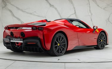Ferrari SF90 Spider 9