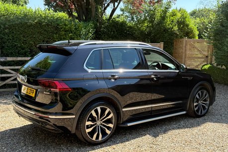 Volkswagen Tiguan R-LINE TECH TSI 4MOTION DSG 25