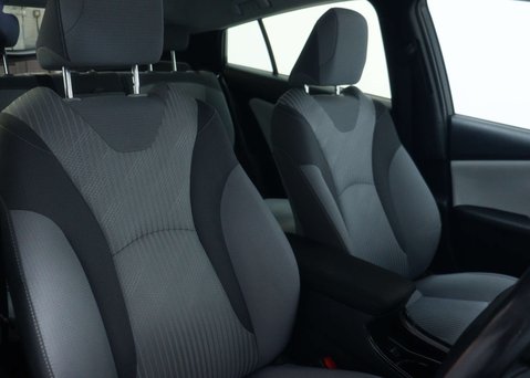 Toyota Prius 1.8 VVT 8.8kWh Business Edition Plus Hatchback 5dr Petrol Plug-in Hybrid CV 46