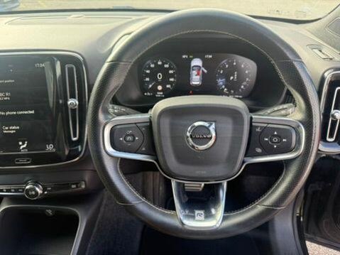 Volvo XC40 2.0 T4 R-Design Auto AWD Euro 6 (s/s) 5dr 31