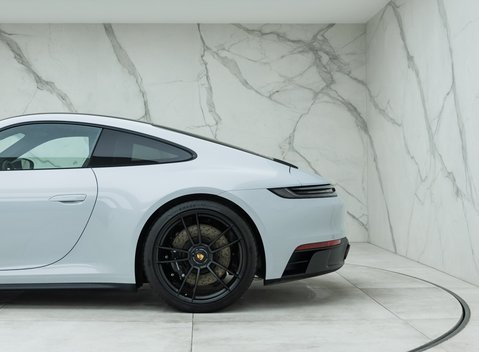 Porsche 911 Carrera GTS (992) 35