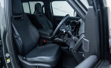Land Rover Defender OCTA EDITION ONE 12