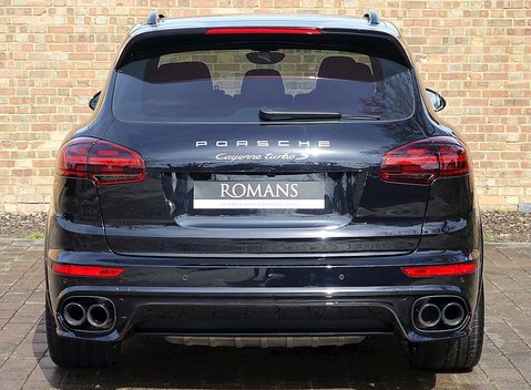 Porsche Cayenne Turbo S 24