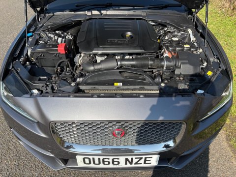 Jaguar XE PORTFOLIO 32