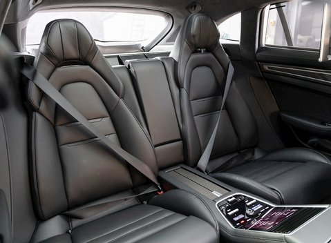 Porsche Panamera Turbo S E-Hybrid Sport Turismo 13