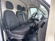 Peugeot Boxer 35 L3H2 Professional 140 ps Panel Van 4