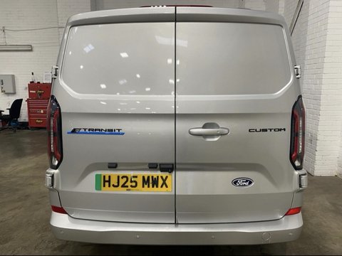Ford Transit Custom 320 LIMITED L1H1 P/V 6