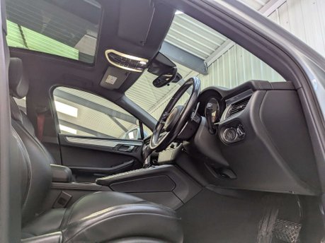 Porsche Macan 3.0 Macan GTS Semi-Auto 4WD 5dr 49