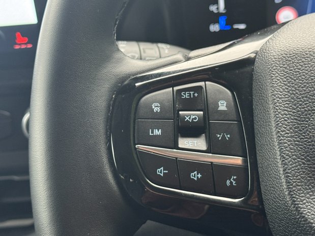 Ford Tourneo Custom Titanium Luxe | 9 Seat | Auto | L2 LWB | 320 | Euro 6 | £31,993 + vat 13