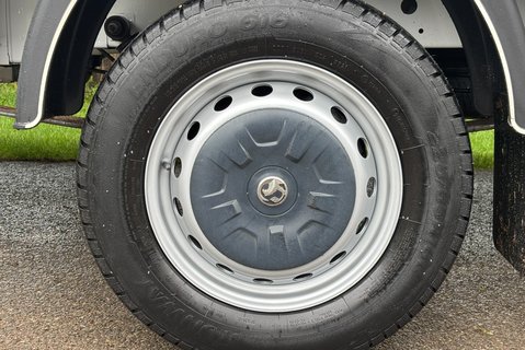 Vauxhall Movano L3H1 F3500 135 ps Lawn Mower Beavertail Truck 26