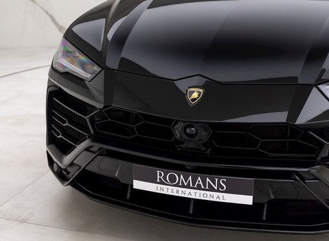 Lamborghini Urus 24