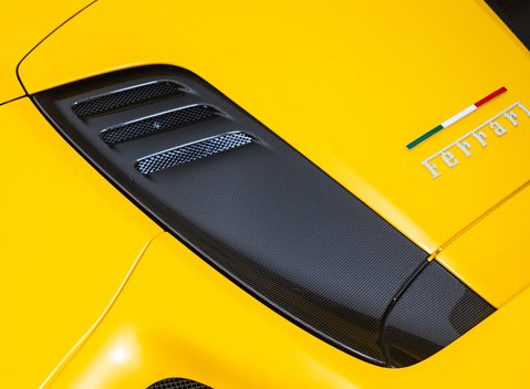 Ferrari F8 SPIDER 50