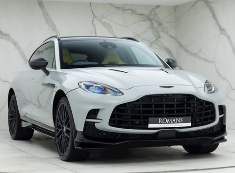 Aston Martin DBX 707 1