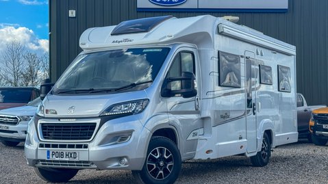 Elddis Majestic 254 2 Belt|4 Berth|Transverse Island Bed|Kitchen|Bathroom|Large Fridge Freezer