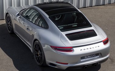 Porsche 911 Carrera GTS (991.2) 9