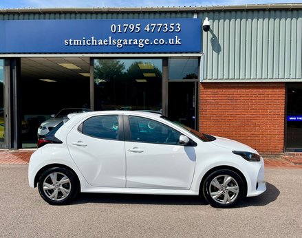 Toyota Yaris ICON HEV CVT 10