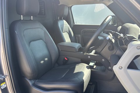 Land Rover Defender 90 D250 Hard Top SE MHEV 4