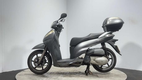 Honda SH300i SH300 2010 300CC PROJECT RUNNING SCOOTER SPARES OR REPAIR BIKE 4