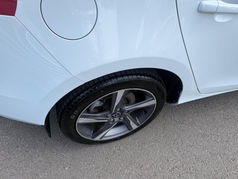 Volvo V40 2.0 T2 R-Design Euro 6 (s/s) 5dr 31