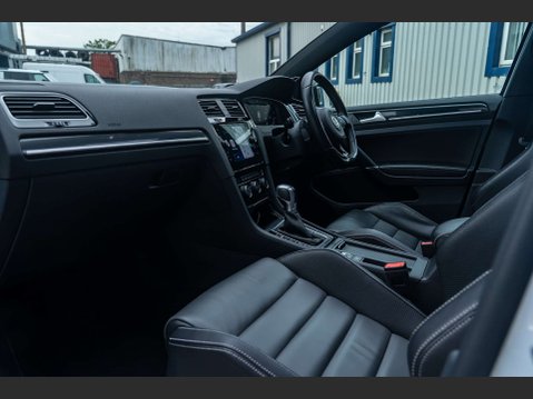 Volkswagen Golf 2.0 Golf R TSi Semi-Auto 4WD 5dr 9
