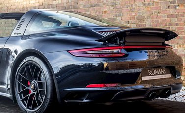 Porsche 911 Targa 4 GTS (991.2) 16