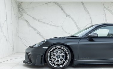 Porsche Cayman GT4 RS (718) 41