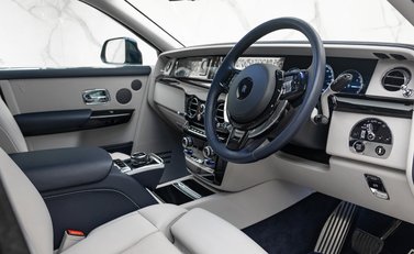 Rolls-Royce Phantom VIII EWB 16