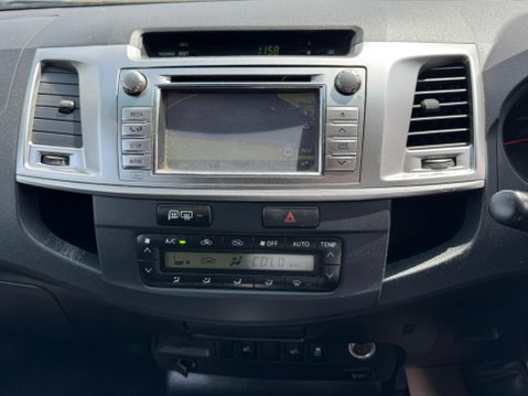 Toyota Hilux 3.0 D-4D Invincible Auto 4WD Euro 5 4dr 14