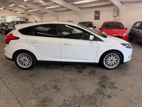 Ford Focus 1.0T EcoBoost Zetec Navigator Euro 5 (s/s) 5dr 7