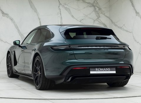 Porsche Taycan GTS Sport Turismo 3