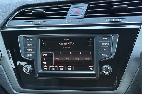 Volkswagen Touran SE TDI BMT -APPLE CAR PLAY-£35 ROAD TAX -9 SERVICES -PARK PILOT-240V SOCKET 42