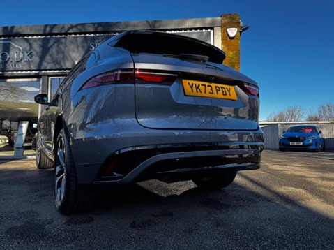 Jaguar F-Pace R-DYNAMIC HSE BLACK 32