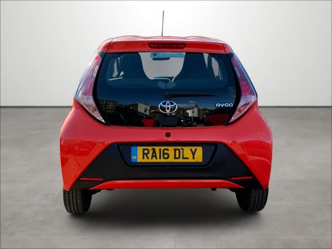 Toyota Aygo 1.0 VVT-i X-Play 5dr x-shift 8