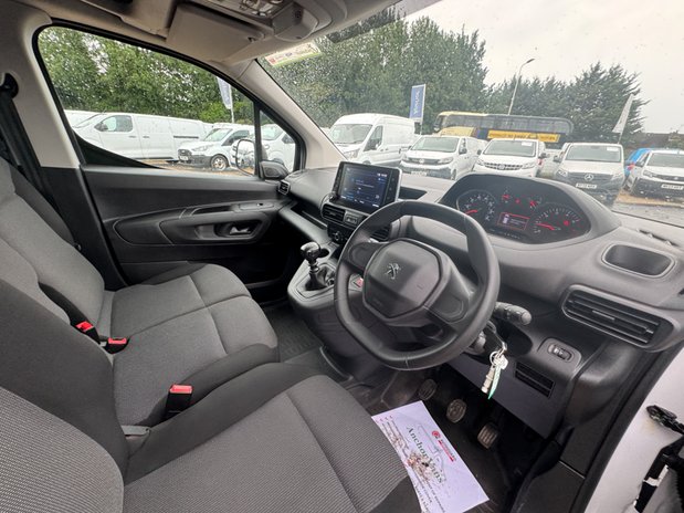 Peugeot Partner SWB L1H1 Low Roof Professional Air Con EURO 6 15