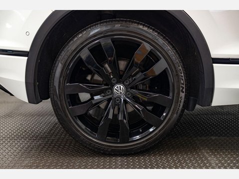 Volkswagen Tiguan 1.5 TSI EVO R-Line Tech DSG Euro 6 (s/s) 5dr 68