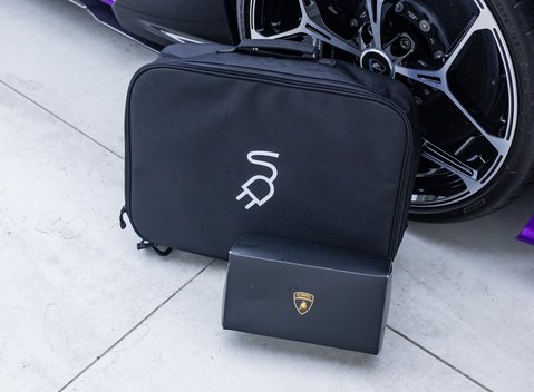 Lamborghini Revuelto 60