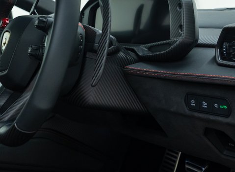 Lamborghini Revuelto 14