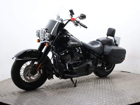 Harley-Davidson Softail Heritage SOFTAIL HERITAGE CLASSIC 114 19 FLHCS 9