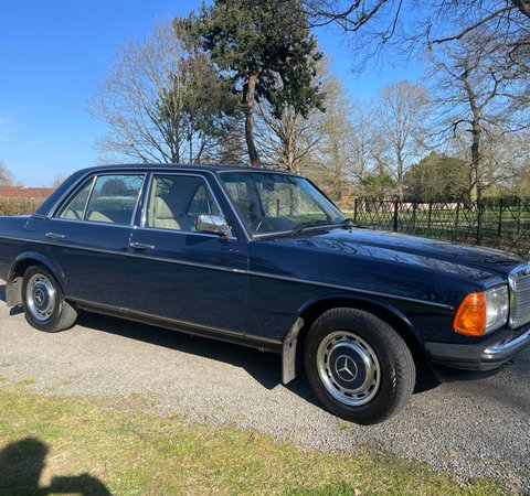 Mercedes-Benz W113 230e