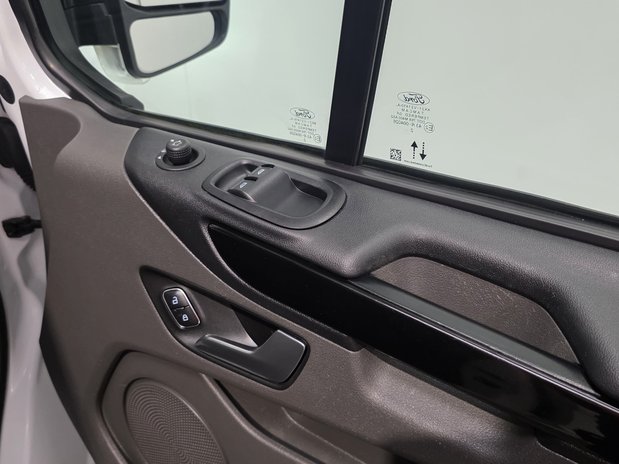 Ford Transit Custom Transit Custom 300 L1 Diesel FWD 2.0 EcoBlue 130ps Low Roof Limited Van 19