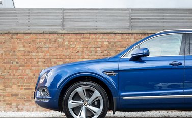 Bentley Bentayga V8 26