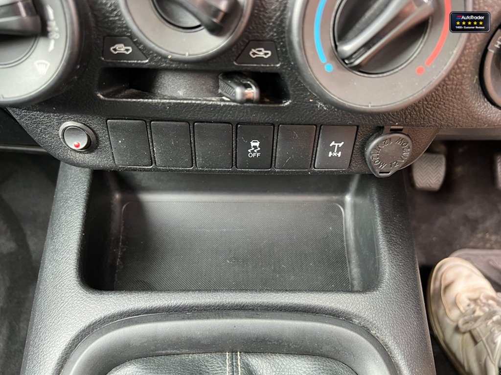 2017 Toyota HiluxCrew Cab 4X4 Active 4WD Air Con Rear Camera EURO 6 NO VAT — thumbnail 36 of 50