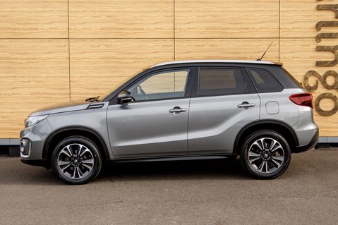 Suzuki Vitara SZ5 BOOSTERJET MHEV 9