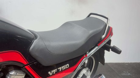 Honda VF750 MAGNA 1982 RUNNING PROJECT BIKE CLASSIC V4 750CC CRUISER 17