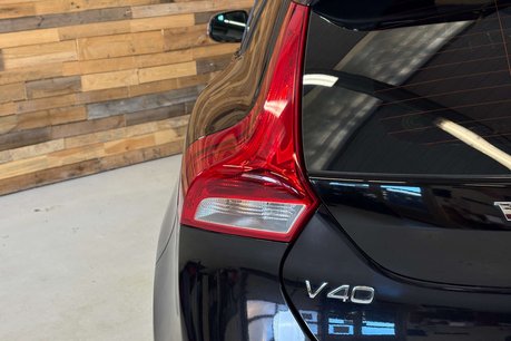 Volvo V40 2.0 T5 R-Design Pro Hatchback 5dr Petrol Auto Euro 6 (s/s) (245 ps) 77