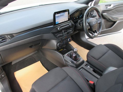 Ford Focus 1.0T EcoBoost ST-Line Euro 6 (s/s) 5dr 16