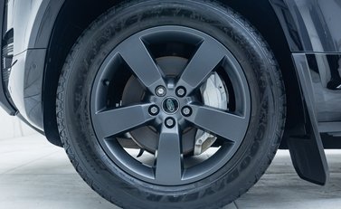 Land Rover Defender 90 D350 X-DYNAMIC HSE 13