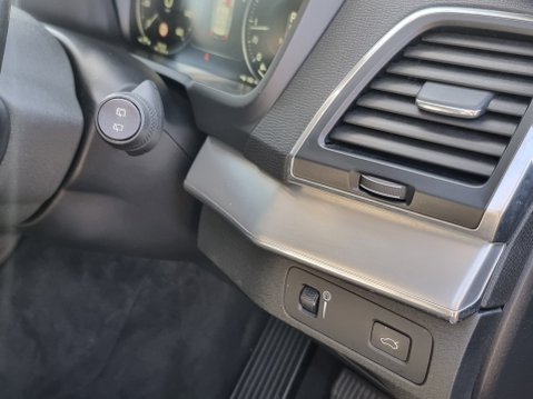 Volvo XC90 D5 POWERPULSE MOMENTUM AWD 19